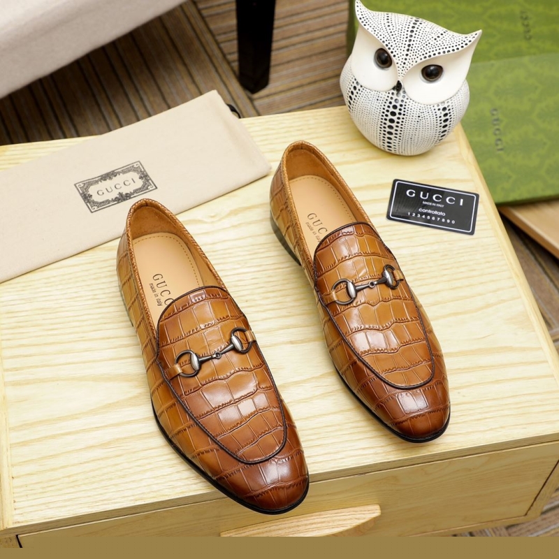 G*u*i leather shoes